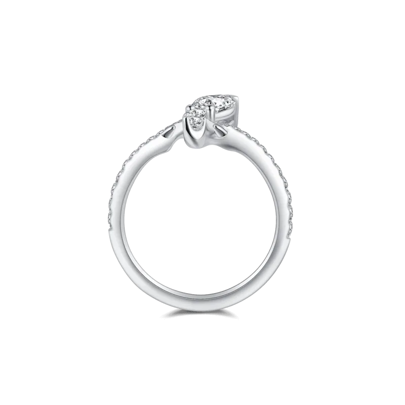 Bud — 18K white gold diamond ring