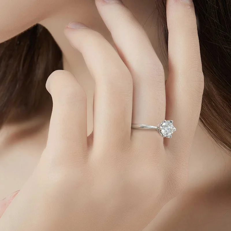 Dome Flower — 18K white bright diamond ring