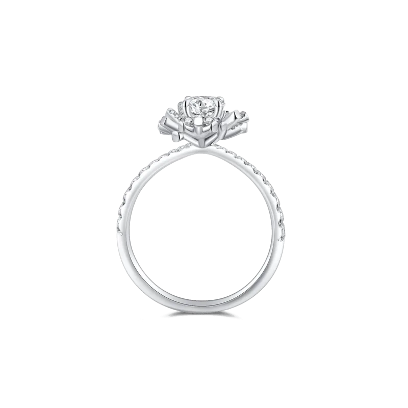 Winter Kiss — 18K white gold diamond ring